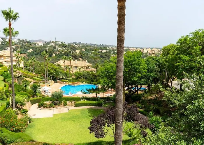 Cozy 2 Bedroom Apartment With Stunning Sea Views