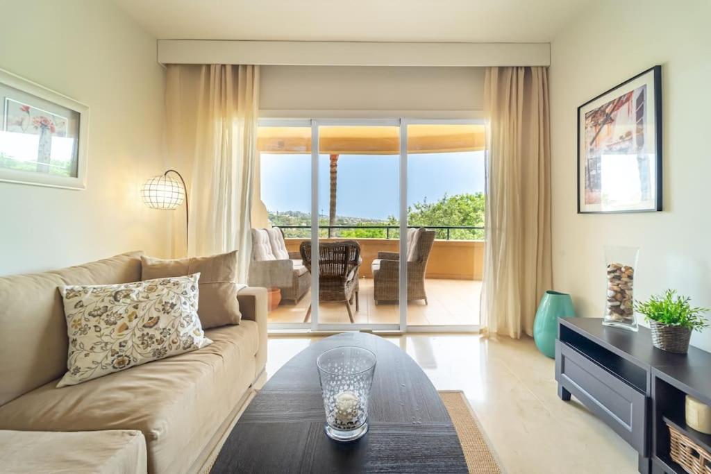 Cozy 2 Bedroom With Stunning Sea Views