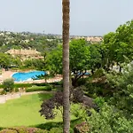 Cozy 2 Bedroom Apartment With Stunning Sea Views