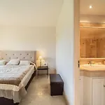 Cozy 2 Bedroom Apartment With Stunning Sea Views
