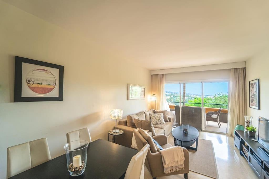 Cozy 2 Bedroom With Stunning Sea Views Apartment *