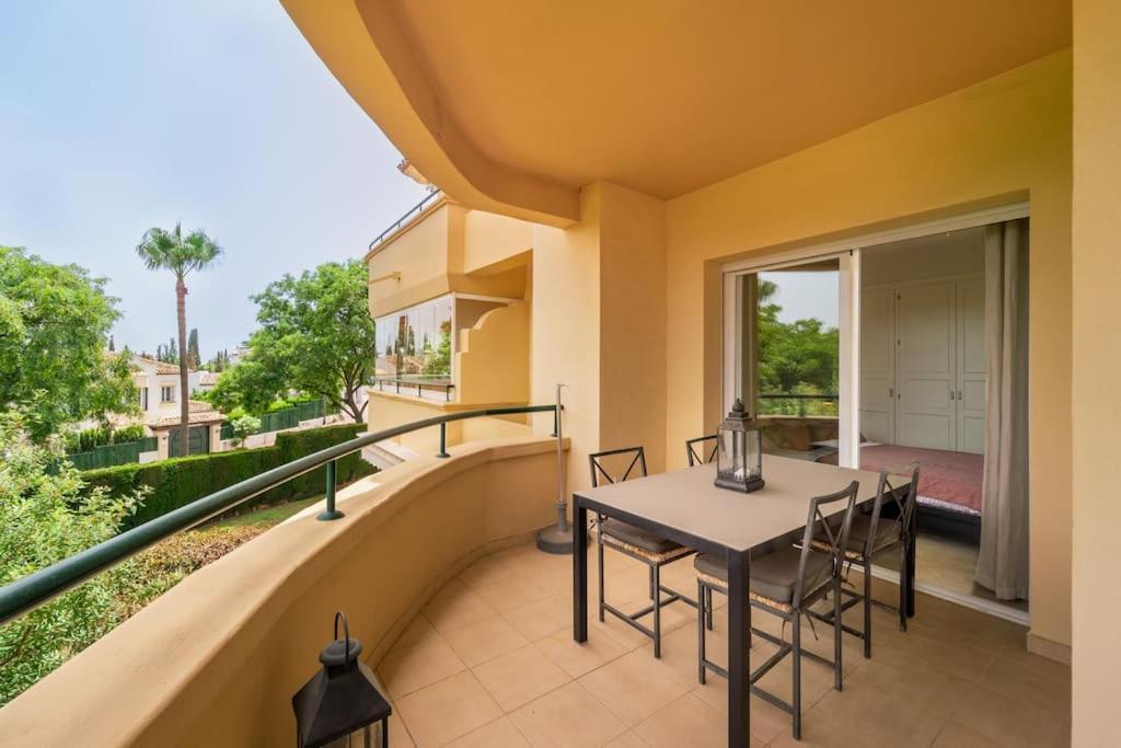 Cozy 2 Bedroom With Stunning Sea Views Apartment