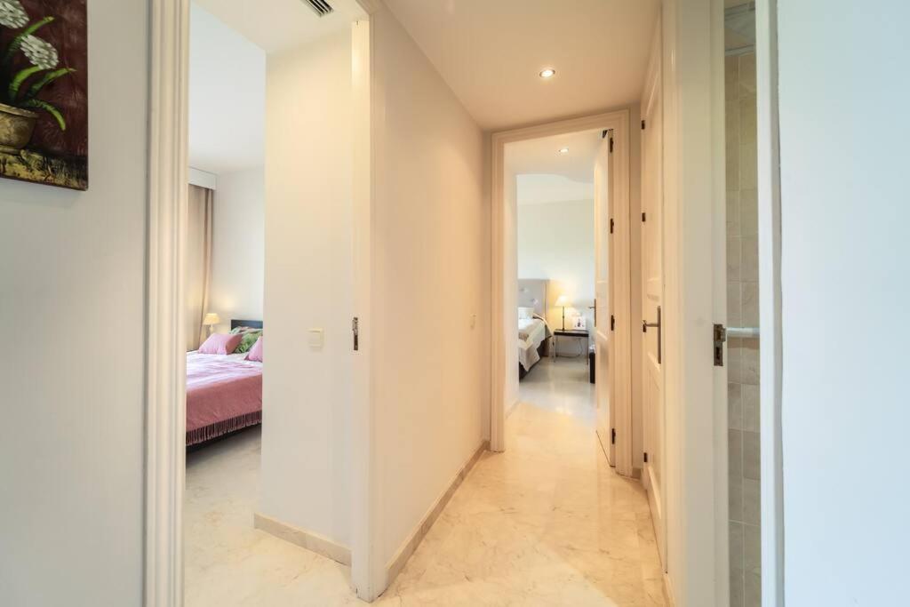 Cozy 2 Bedroom With Stunning Sea Views *
