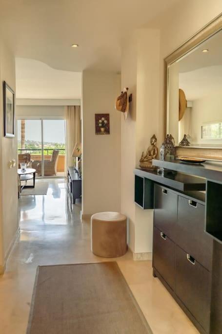 Cozy 2 Bedroom With Stunning Sea Views Apartment *