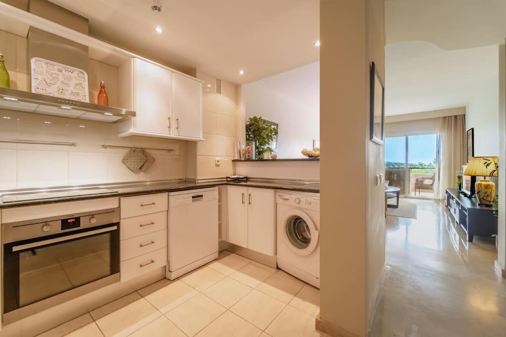 Apartment Cozy 2 Bedroom With Stunning Sea Views Marbella